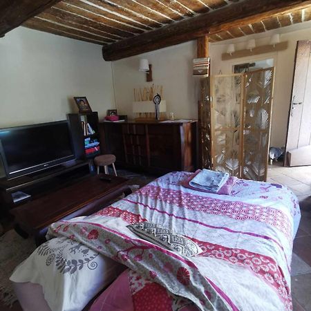 Loue maison de village à Hyères/ les Borrels Extérieur photo