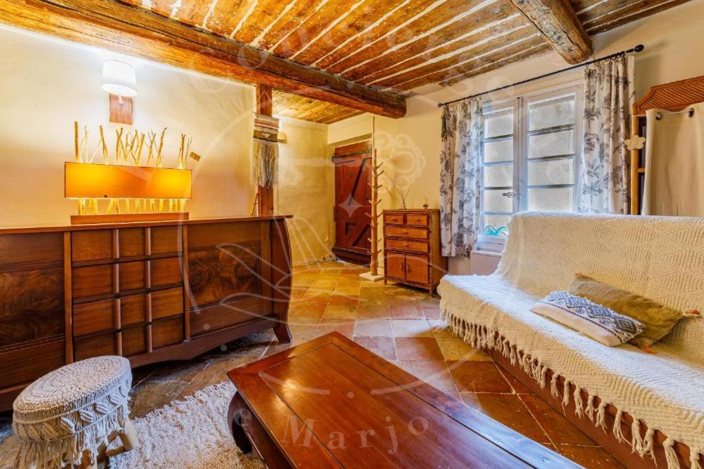 Loue maison de village à Hyères/ les Borrels Extérieur photo